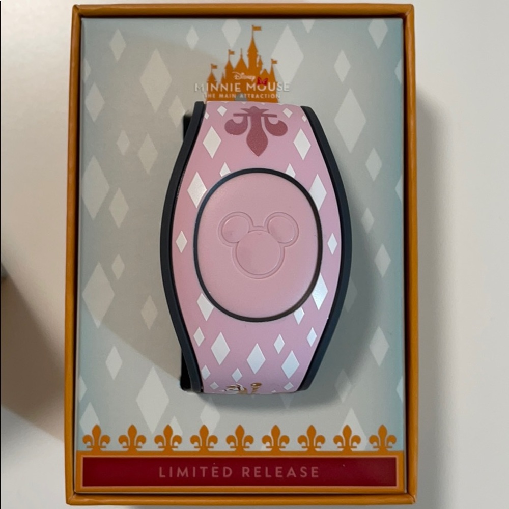 Minnie Mouse The Main Attraction July King Arthur Carrousel Magic Band 2